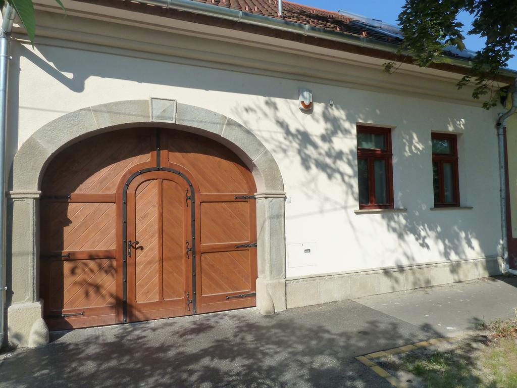 Kabóca Vendégház Vác Esterno foto